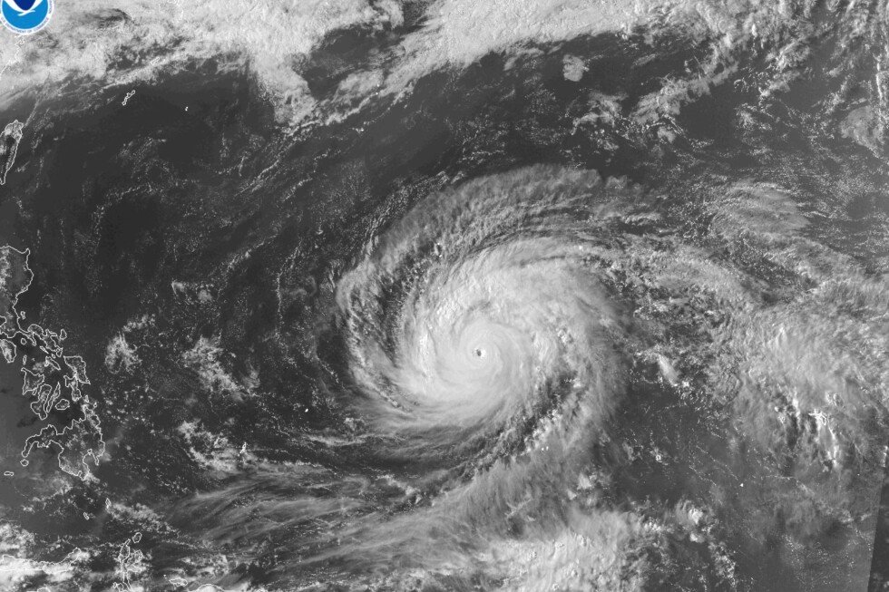super-typhoon-sinlaku-aims-at-remote-us-islands-in-the-pacific