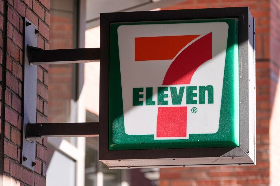 7-eleven-braces-for-a-major-pullback,-planning-645-north-american-store-closures