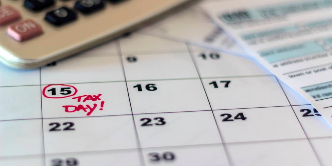 april-15-is-tax-deadline-day-—-but-here’s-why-it’s-also-important-for-the-stock-market.
