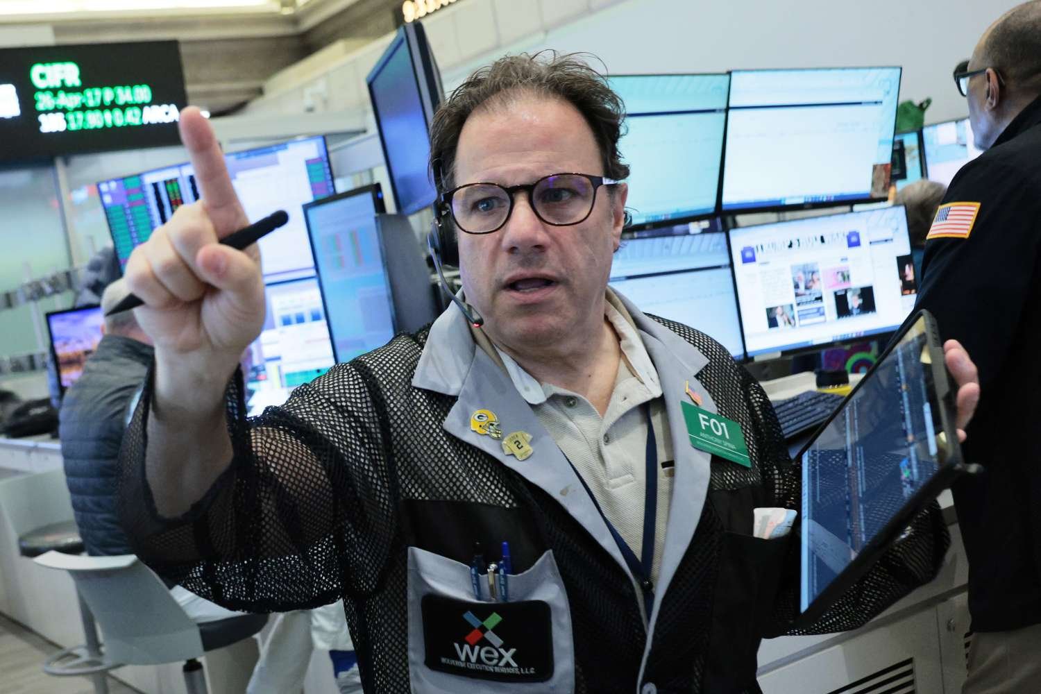 stock-market-today:-futures-little-changed-after-s&p-500-nears-all-time-high;-oil-prices-rise-as-investors-assess-iran-developments