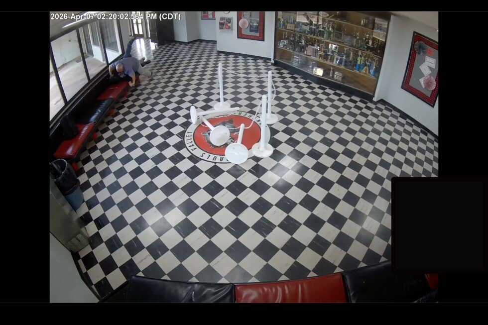 video-shows-oklahoma-high-school-principal-tackling-gunman