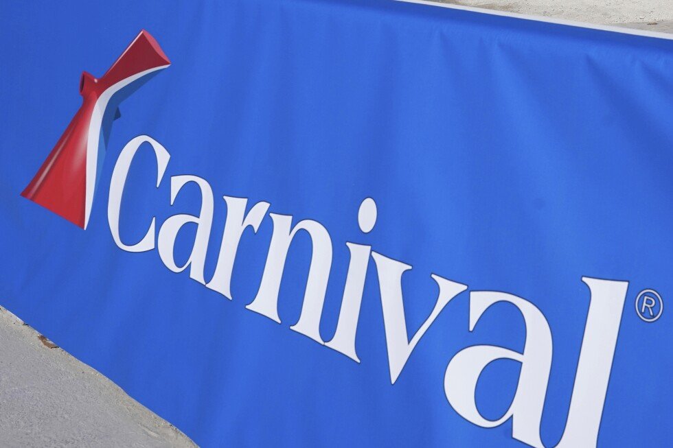 jury-awards-$300,000-to-woman-who-fell-after-being-served-14-shots-of-tequila-on-carnival-cruise