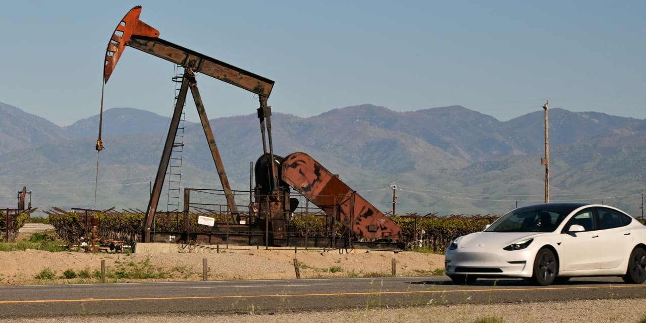 oil-prices-are-rising—and-the-stock-market-is-ignoring-them