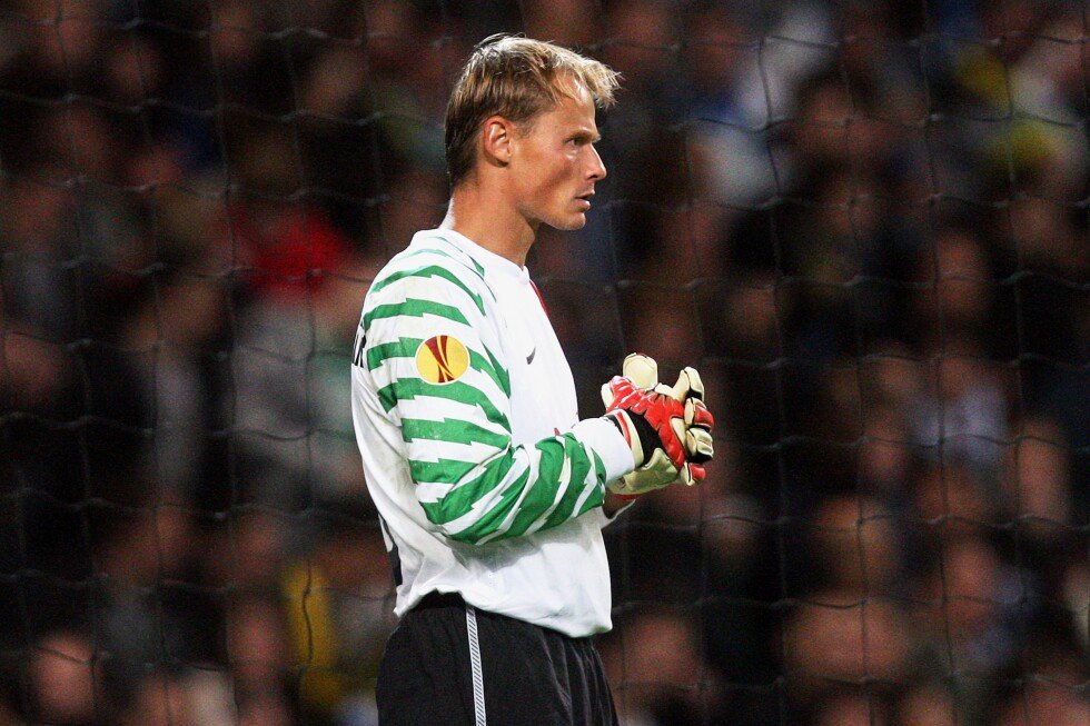 former-arsenal-goalkeeper-alex-manninger-dies-after-car-reportedly-hit-by-a-train