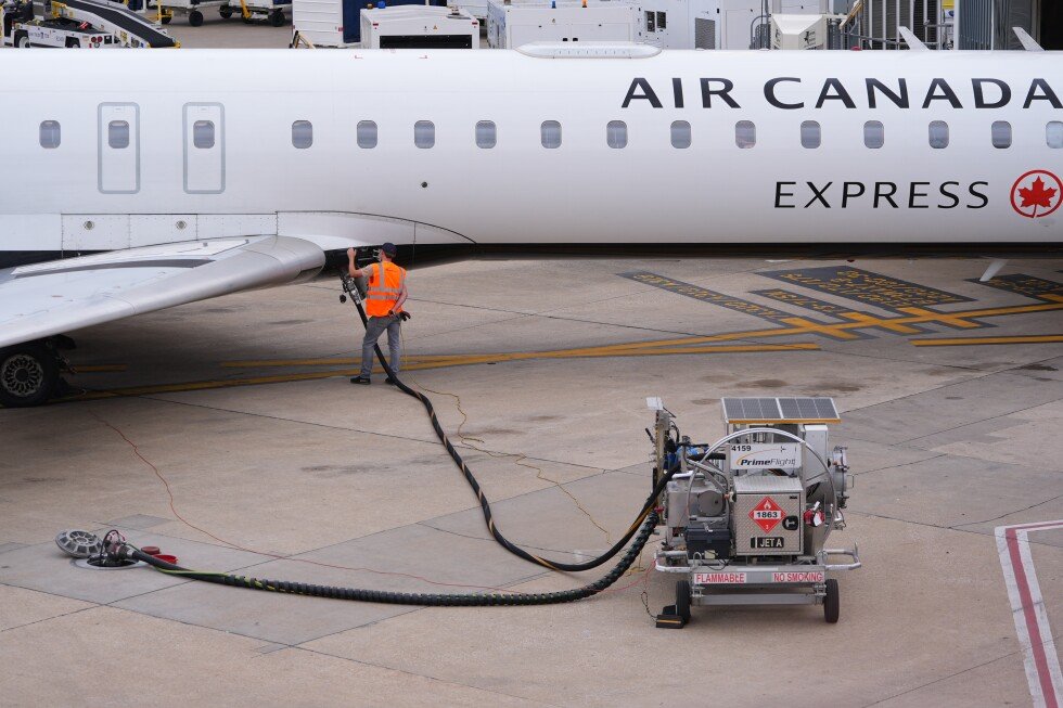 what-jet-fuel-shortages-mean-for-airlines,-travelers