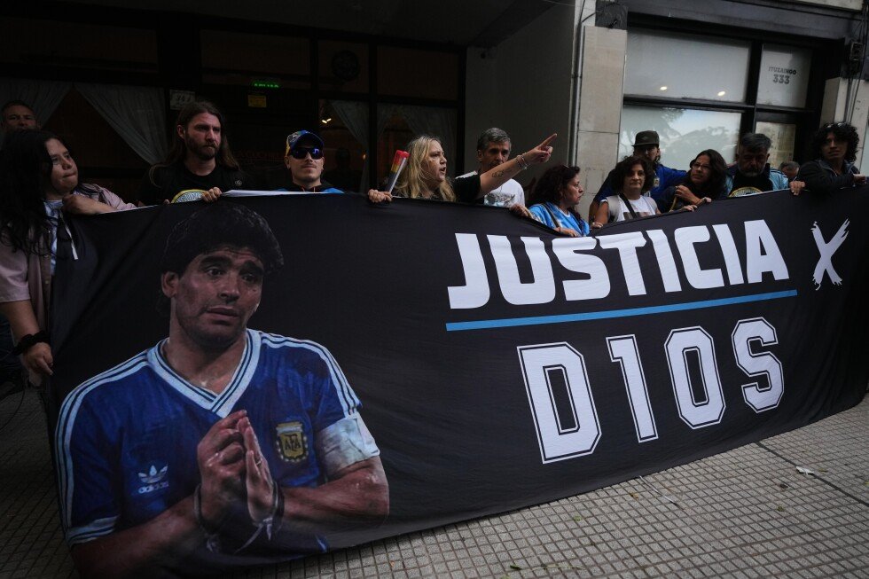 medico-argentino-se-desvincula-de-la-muerte-de-maradona-en-el-juicio:-“yo-lo-amaba,-era-mi-idolo”