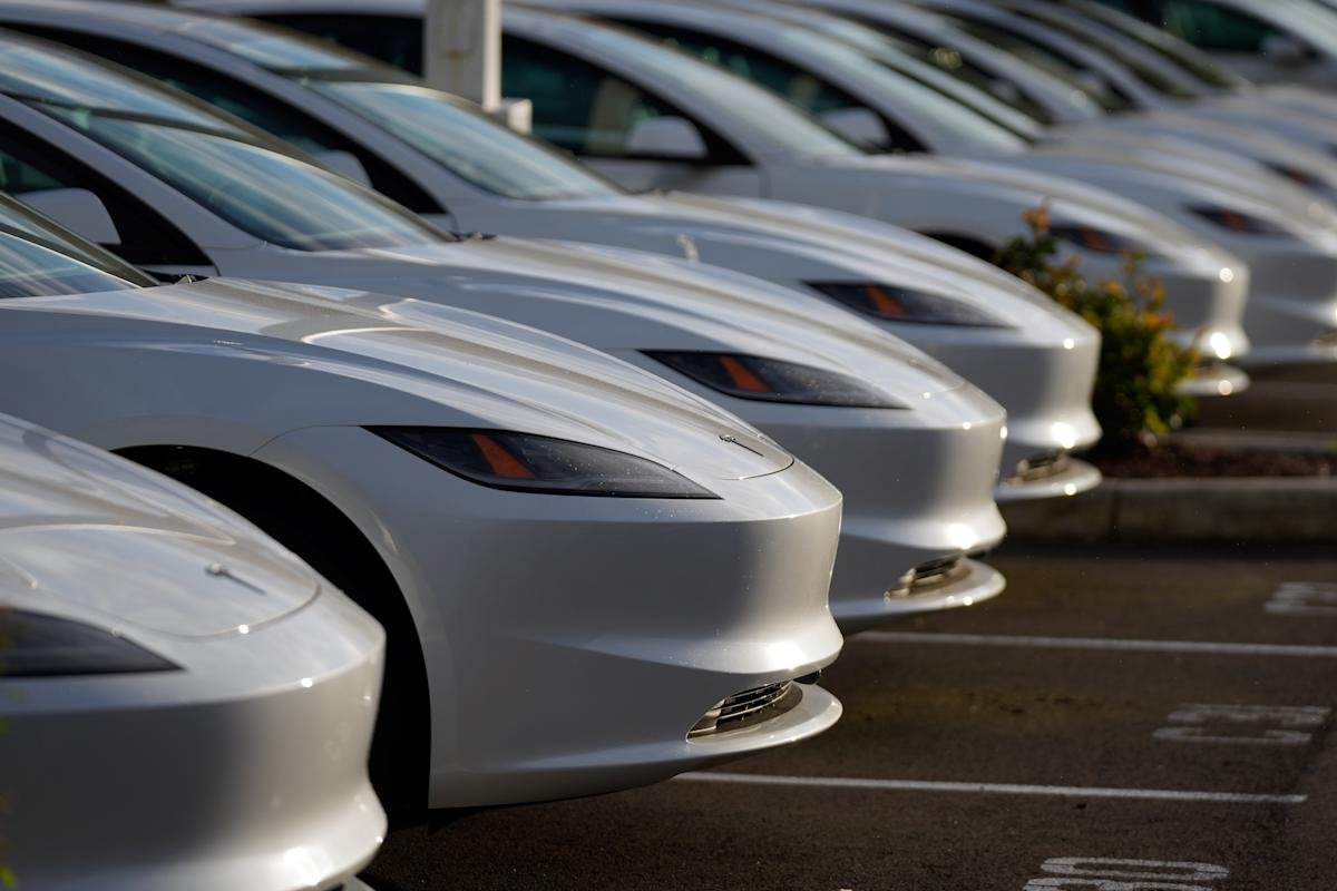 tesla-poised-to-snap-8-week-losing-streak-with-earnings-ahead