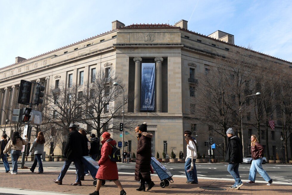 a-scramble-to-rebuild-depleted-ranks-at-the-fbi-and-justice-department