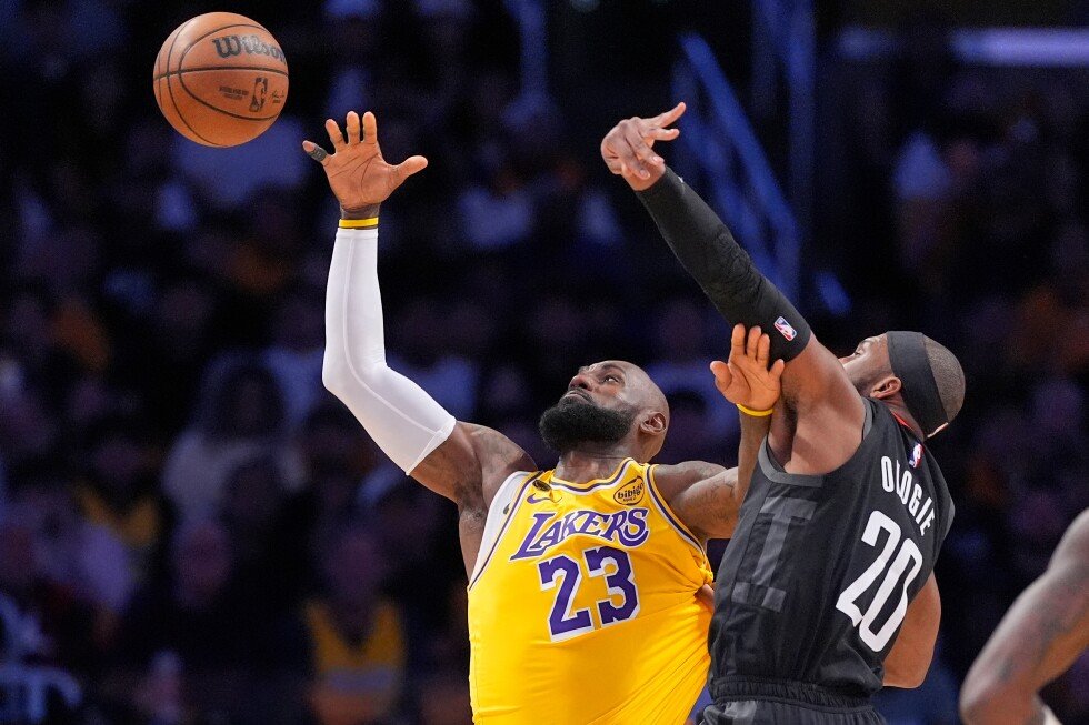 lebron-james-and-the-short-handed-lakers-surprise-rockets-107-98-in-playoff-opener