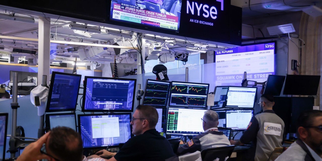 stocks-are-back-at-records,-but-bond-investors-haven’t-joined-the-party