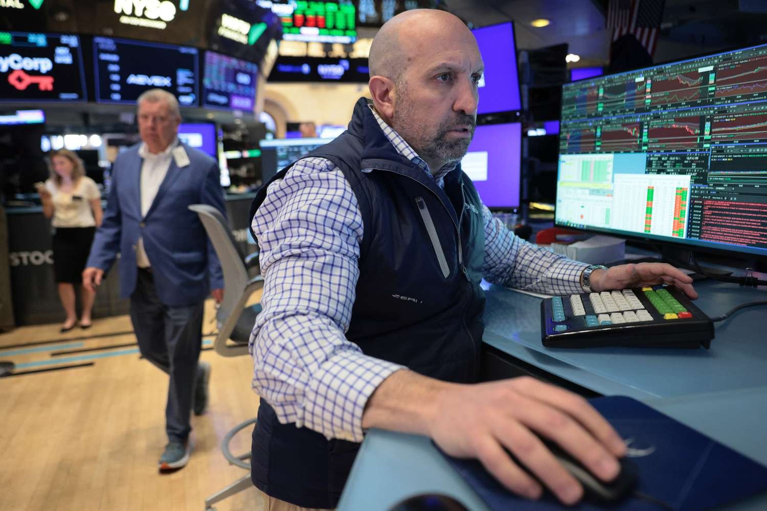 stock-market-today:-futures-sink,-oil-jumps-as-middle-east-tensions-rise;-trump-says-us-will-attack-iran-infrastructure-if-it-doesn’t-make-peace-deal