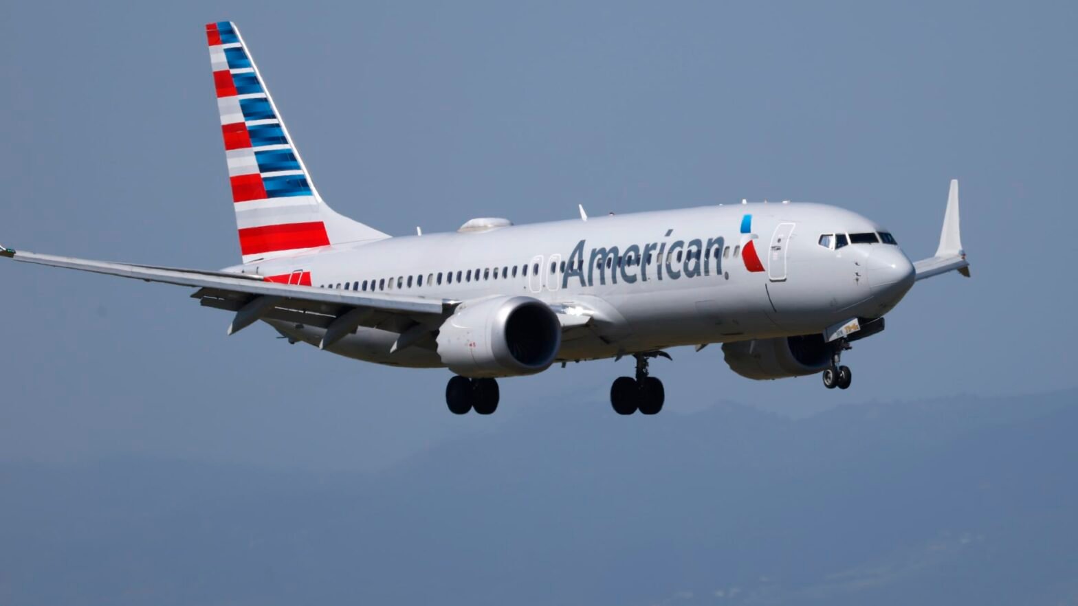 stocks-making-the-biggest-moves-premarket:-american-airlines,-marvell-technology,-strategy-&-more