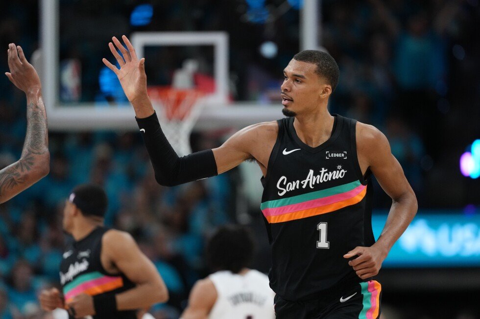 wembanyama-scores-35-points-in-playoff-debut-as-spurs-roll-past-trail-blazers-111-98