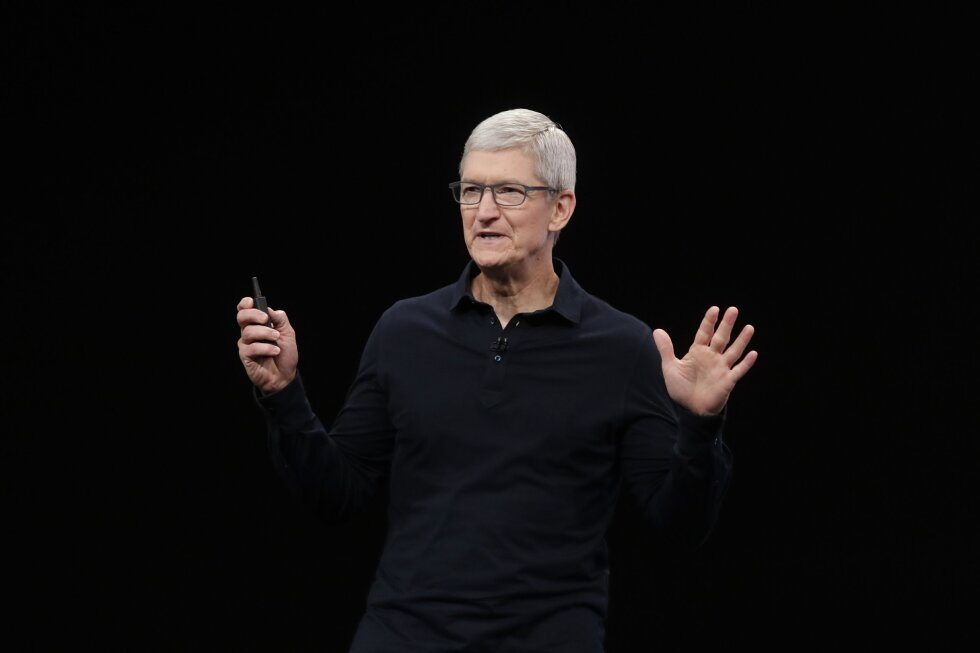 tim-cook-will-step-down-as-apple-ceo-and-hand-reins-over-to-the-iphone-maker’s-hardware-leader