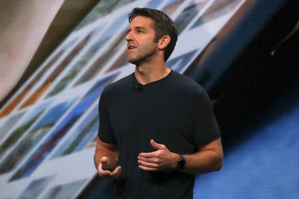 apple’s-new-ceo-ternus-is-a-low-profile-hardware-veteran