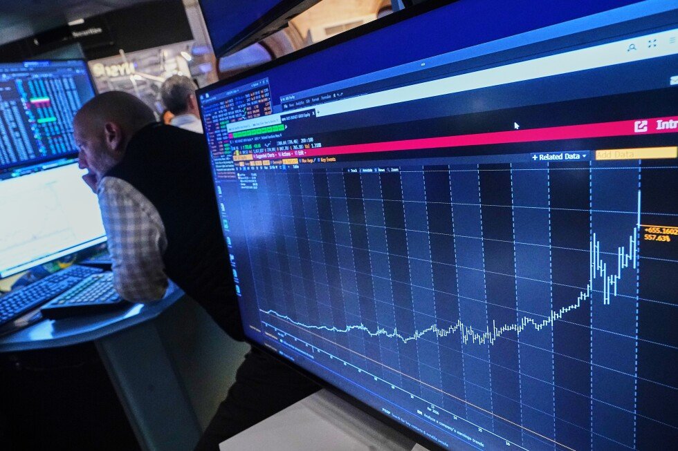 why-wall-street-is-setting-records-even-with-the-iran-war-still-going-on