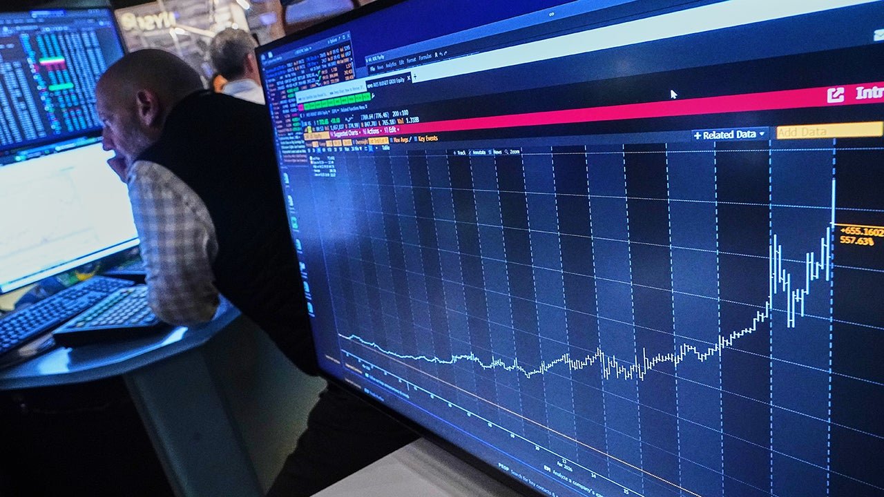 how-the-stock-market-soars-to-new-heights-despite-economic-uncertainties