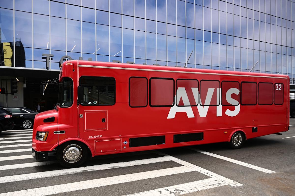 avis-stock-extends-crash-after-epic-short-squeeze