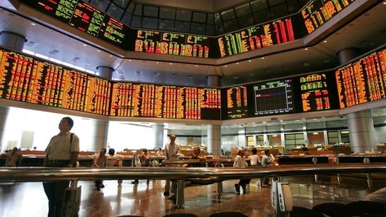 why-us-stock-market-is-down-today.-analyst-gives-‘world-in-limbo’-warning-amid-iran-war