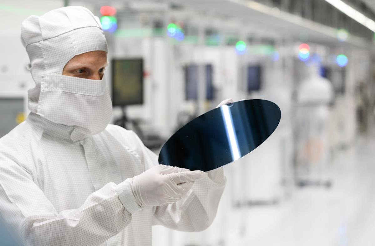 chip-stocks-just-added-$3-trillion-in-market-value-—-but-are-the-most-overextended-in-decades:-chart-of-the-day