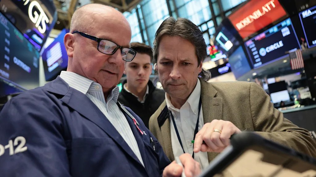 the-ai-trade-is-getting-ridiculous—chip-stocks-just-rose-17-days-in-a-row