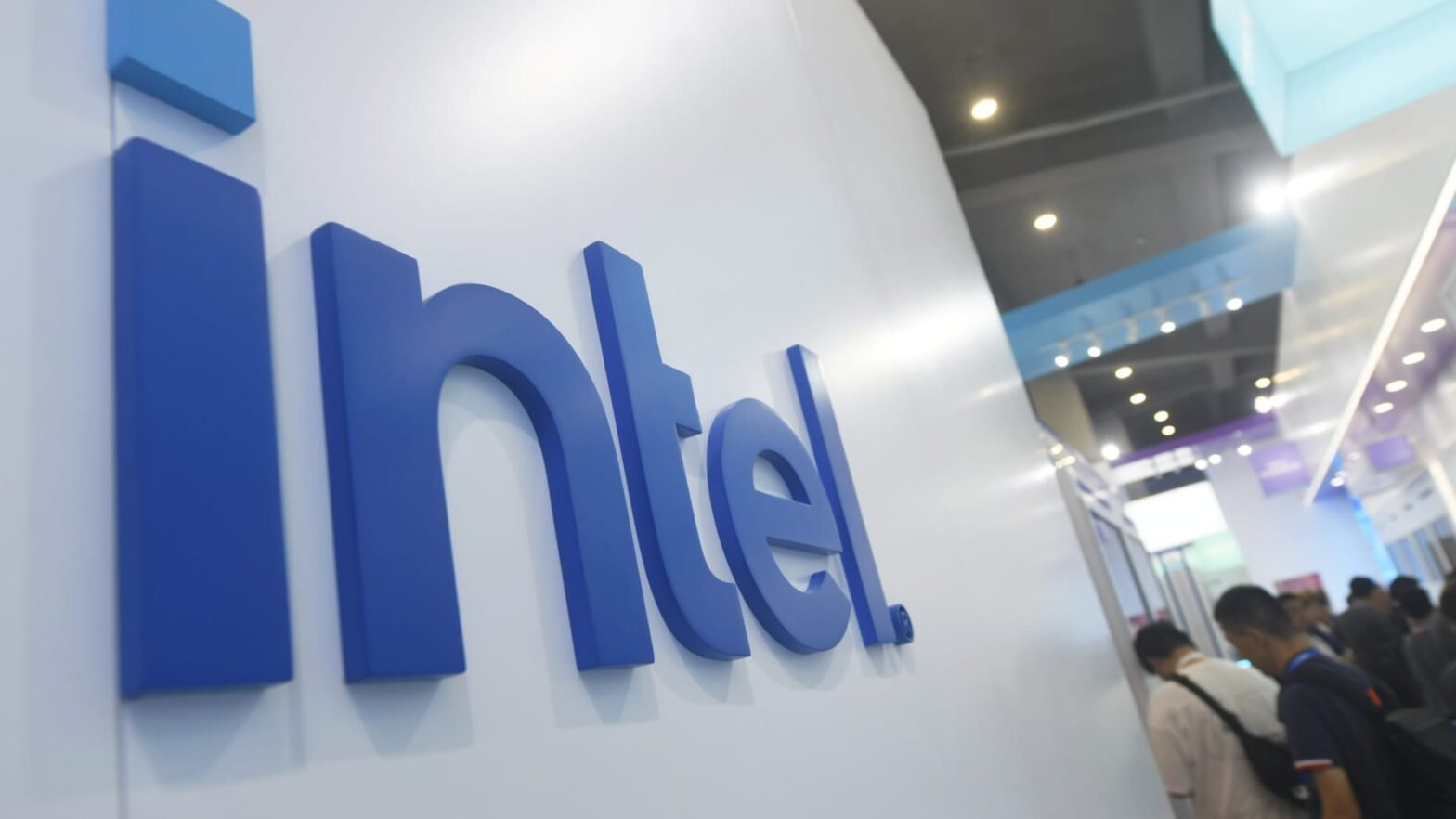 stocks-making-the-biggest-moves-premarket:-intel,-advanced-micro-devices,-procter-&-gamble-&-more