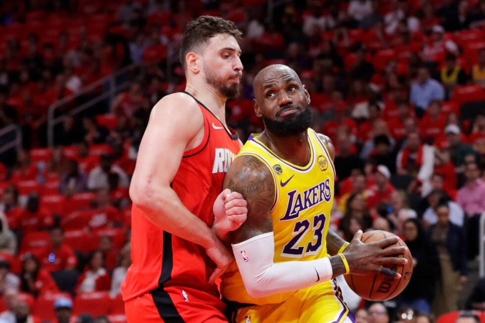 lebron-james-leads-lakers-to-thrilling-overtime-win-over-rockets
