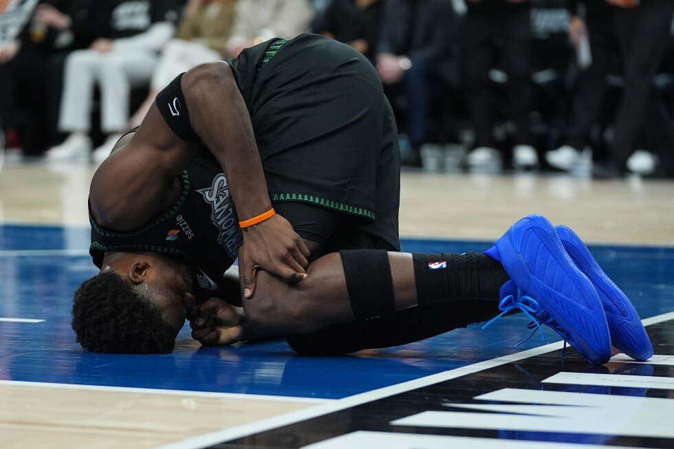 wolves-lose-edwards-and-divincenzo-with-leg-injuries-in-game-4