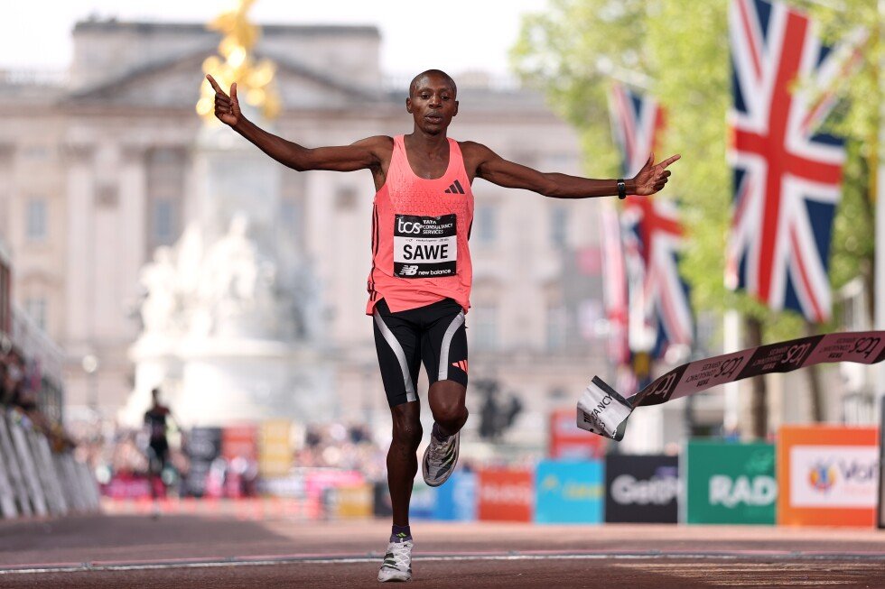 sabastian-sawe-of-kenya-wins-london-marathon-in-world-record-time,-first-to-finish-under-two-hours