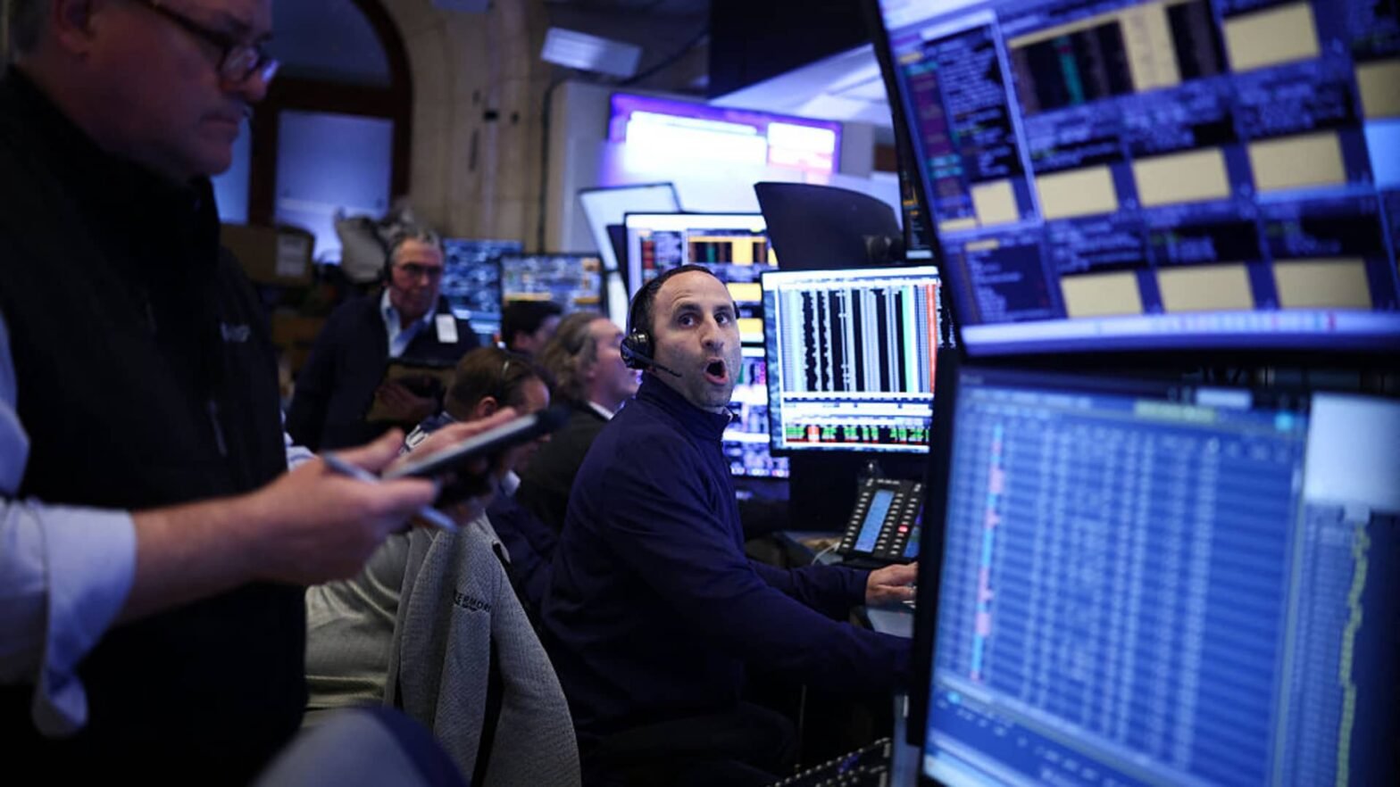stock-futures-fall-as-iran-peace-talks-stall,-oil-rises:-live-updates