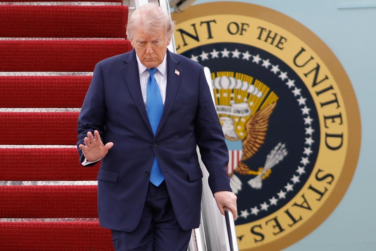 stock-market-today:-s&p-500,-nasdaq,-dow-futures-slide-with-hormuz-closure,-mag-7-earnings-in-focus