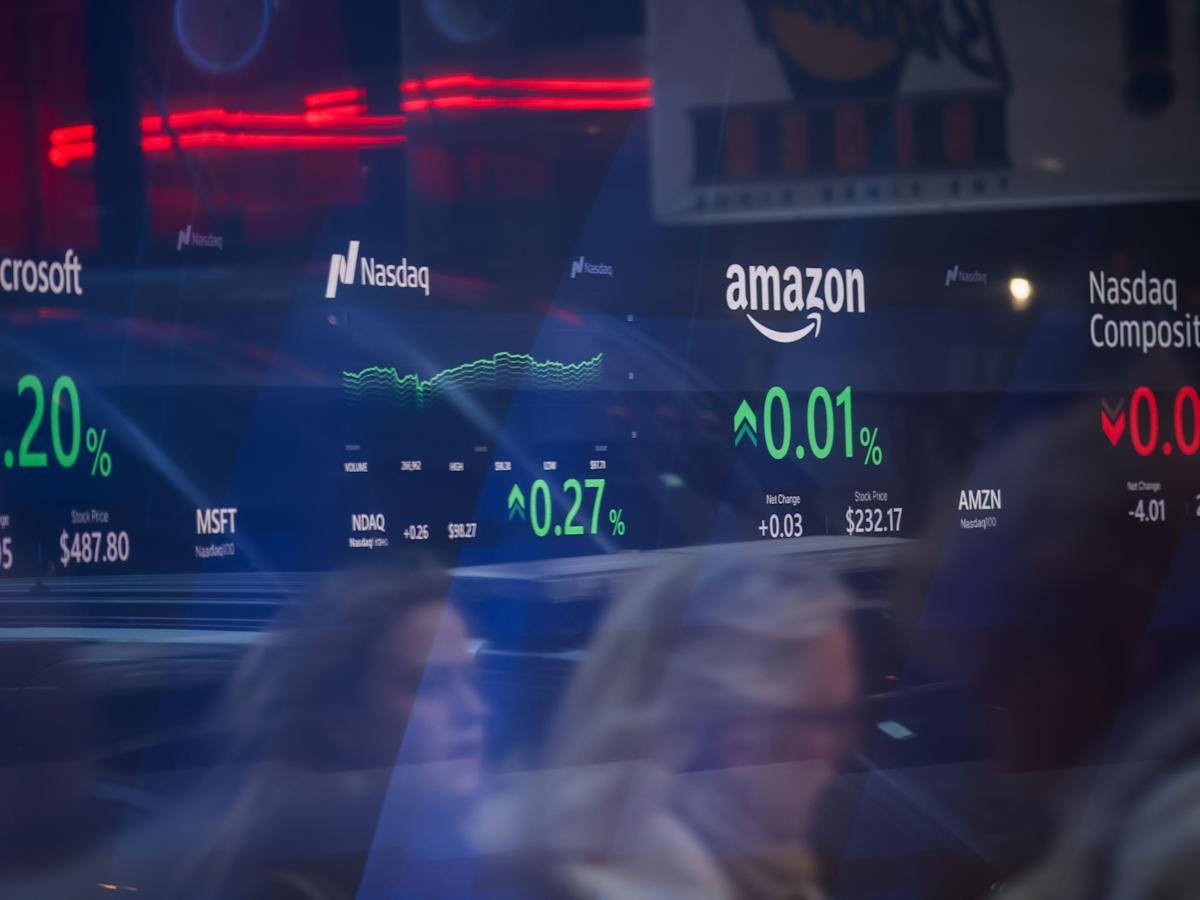 buckle-up:-jpmorgan-warns-the-stock-market-is-headed-for-a-volatile-earnings-week