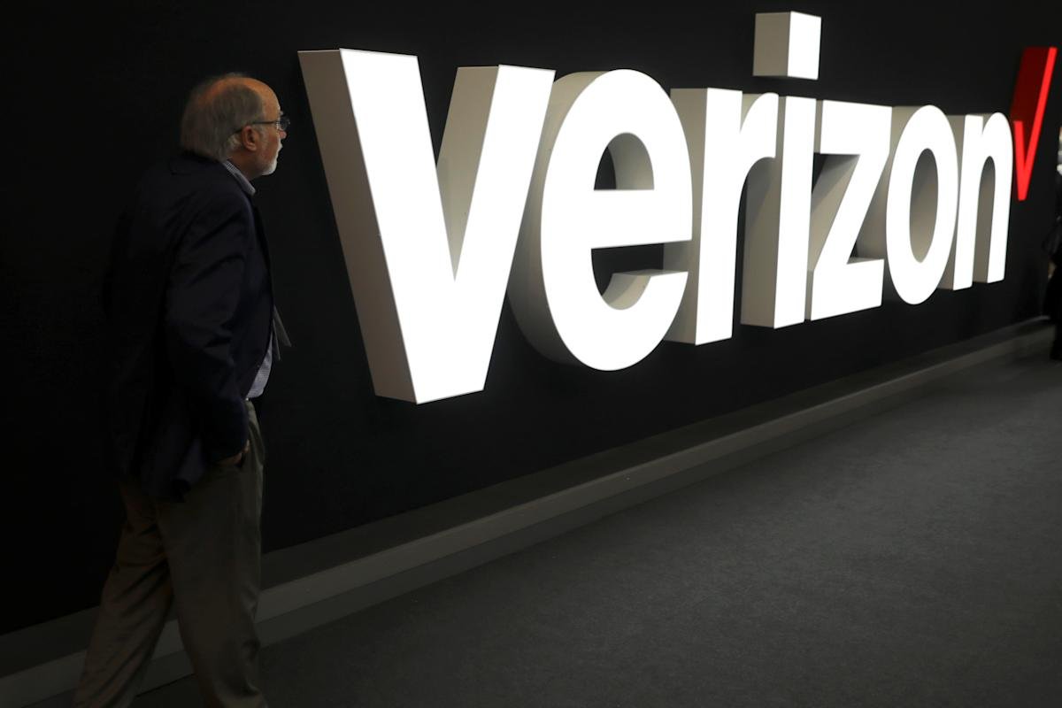verizon-stock-jumps-on-surprise-mobile-subscriber-gain