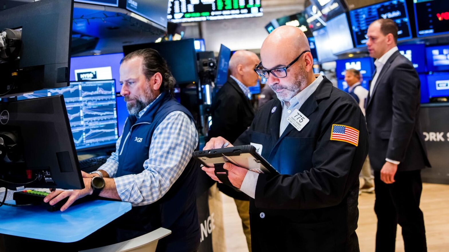 stock-futures-are-little-changed-after-the-s&p-500-posts-another-record,-wall-street-awaits-earnings:-live-updates