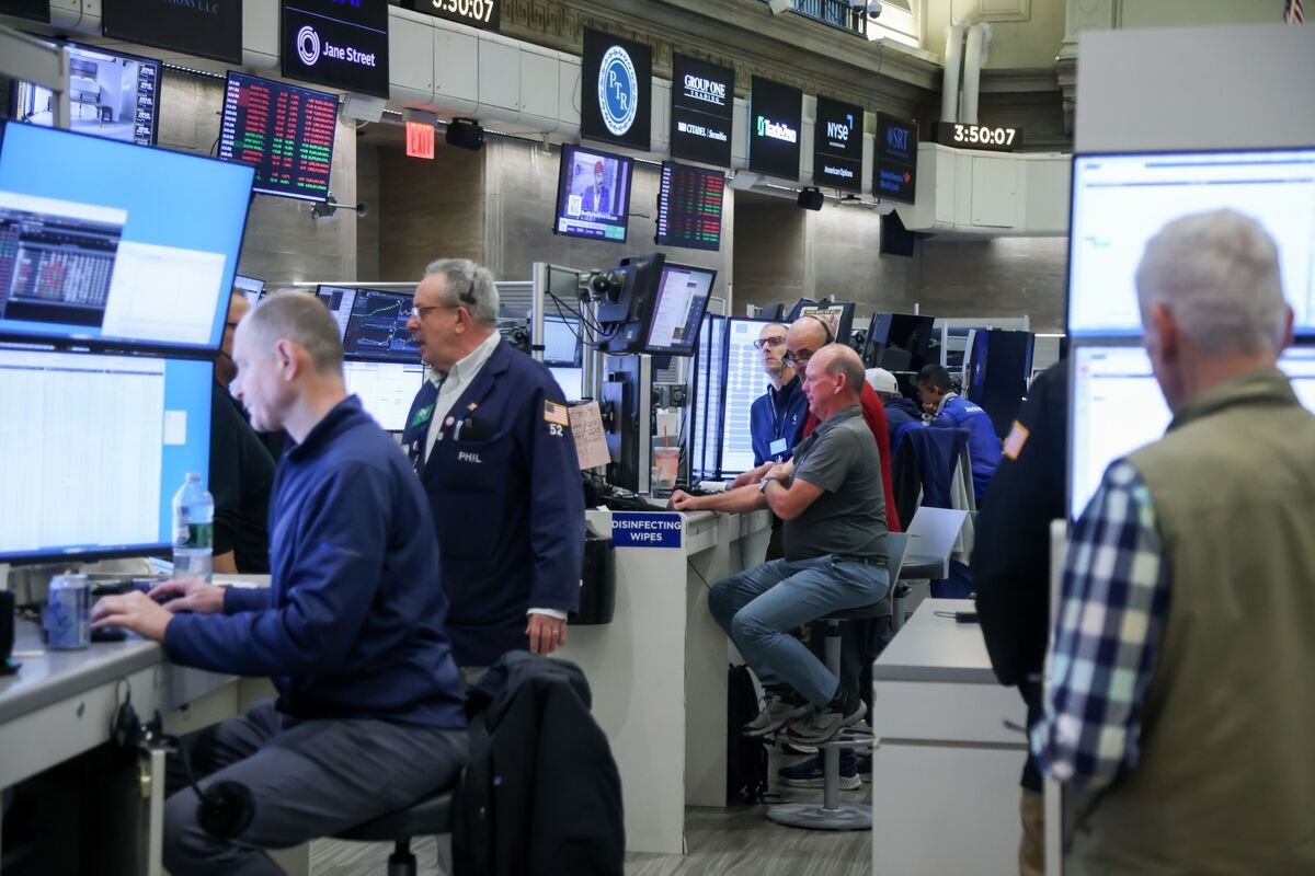 ‘melt-up’-risk-builds-as-narrow-tech-rally-propels-stock-market