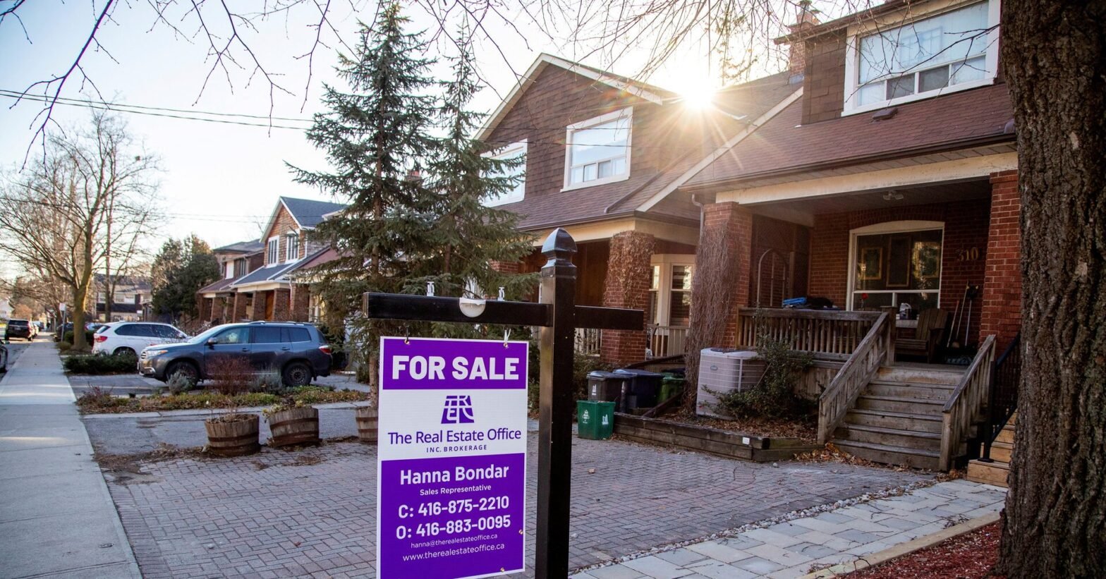 canada’s-deflating-housing-bubble-stymies-wealth-effect-of-booming-stock-market