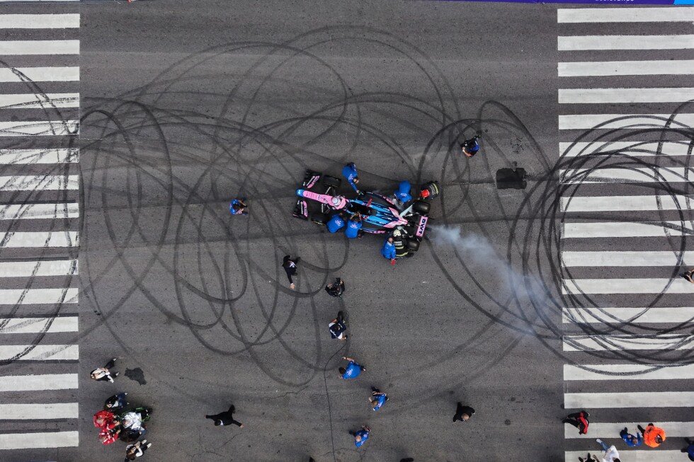 the-neck-training-routines-of-race-car-drivers-could-help-desk-jockeys