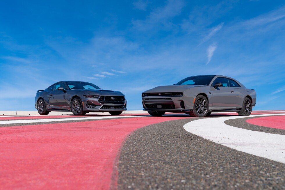high-octane-muscle:-edmunds-compares-the-ford-mustang-and-dodge-charger