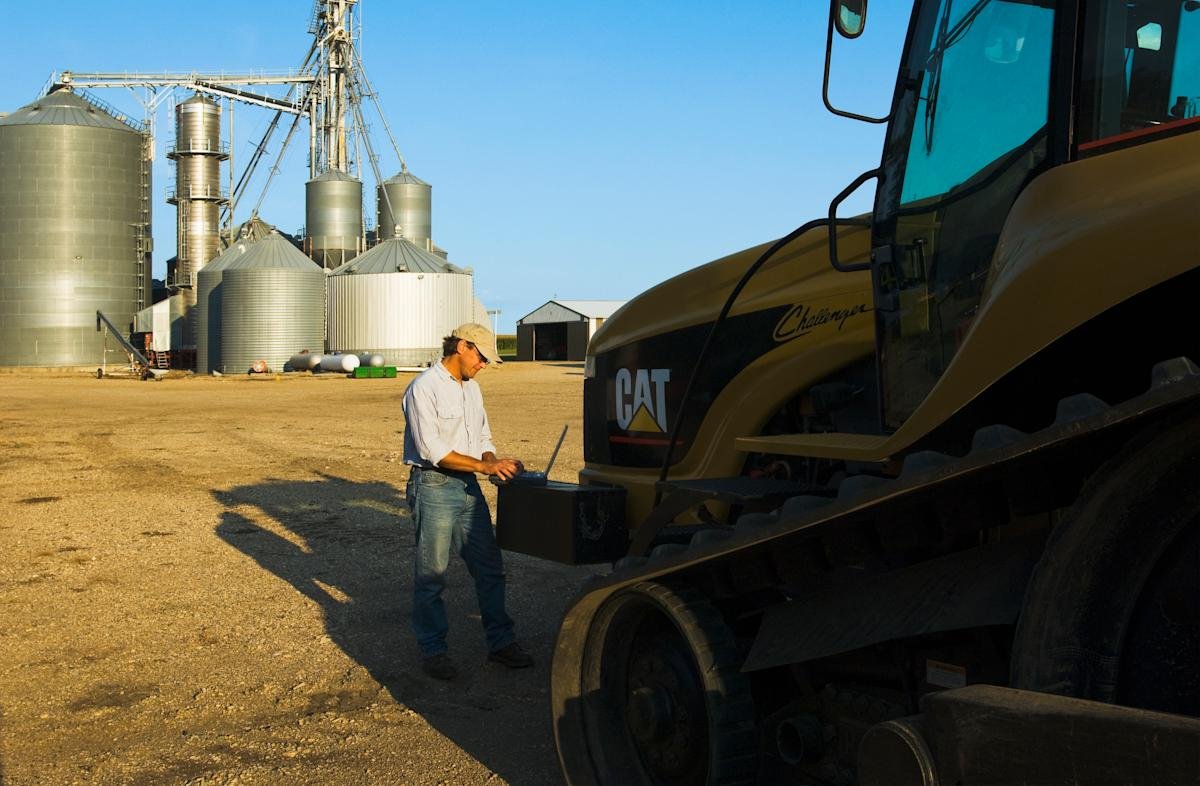 caterpillar-stock-jumps-on-record-backlog,-boom-in-power-and-energy-equipment-for-data-centers