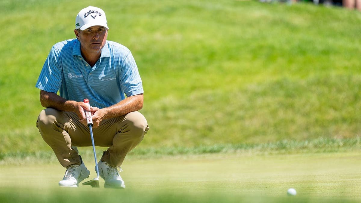 Kevin Kisner lining up a putt at the John Deere Classic golf tournament