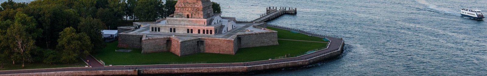 US_New_York_StatueofLiberty_City_View