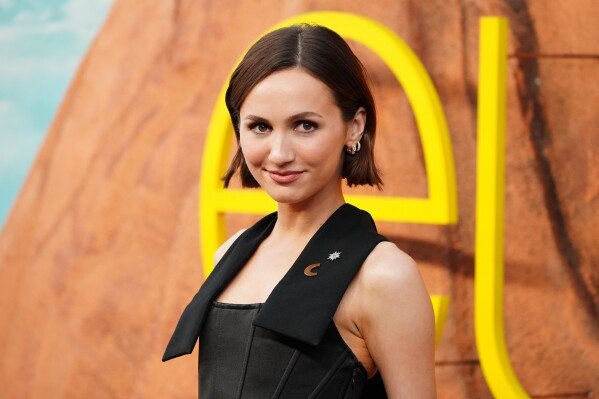 Maude Apatow arrives at the premiere of 