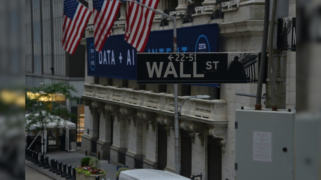 us-stock-market-today:-dow-jones-rises,-s&p-500-hits-record-high-as-iran-us-talks-make-progress;-apple-shares-surge