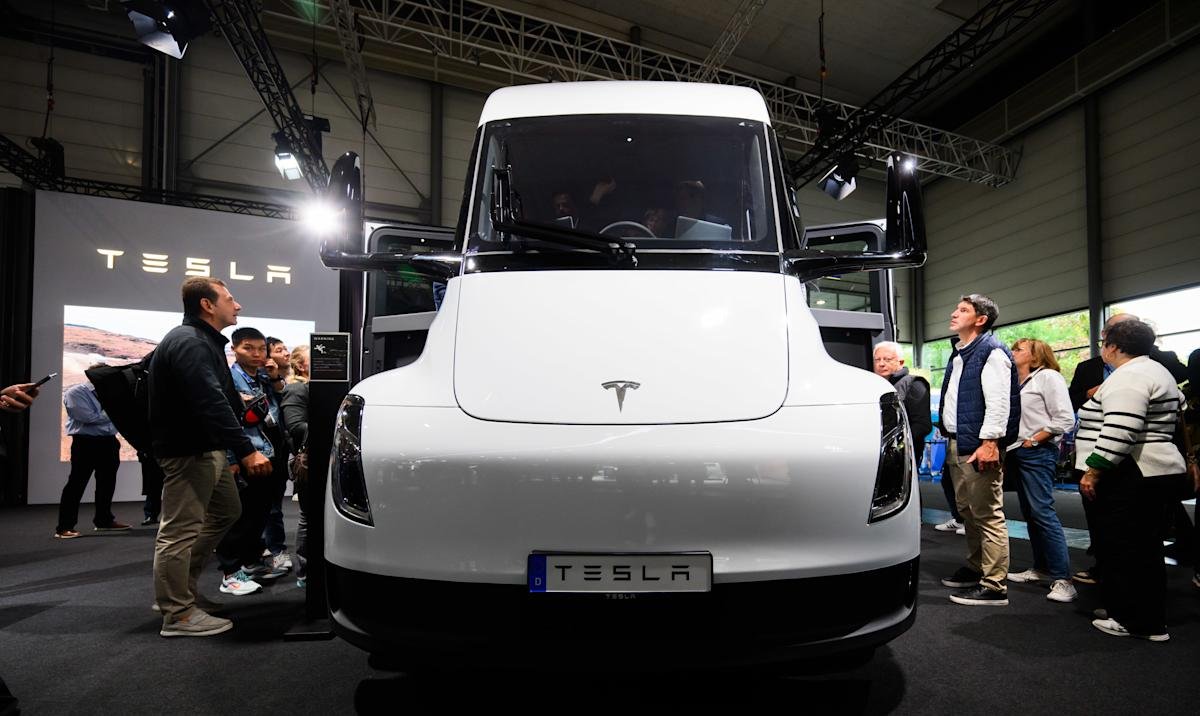 tesla-stock-higher-for-week-as-semi-starts-production,-company-nets-$573m-in-sales-from-spacex,-xai-last-year