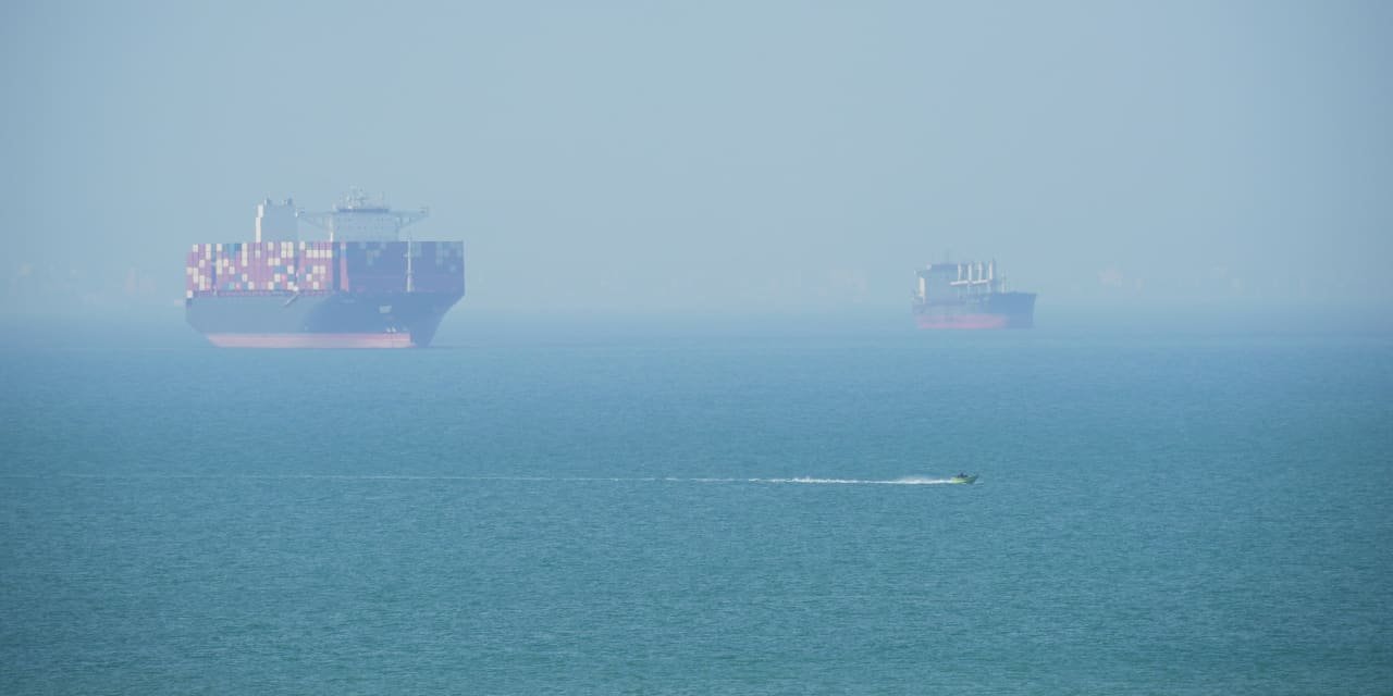 us.-stock-futures-rise,-oil-falls-as-trump-touts-new-plan-to-partially-reopen-strait-of-hormuz