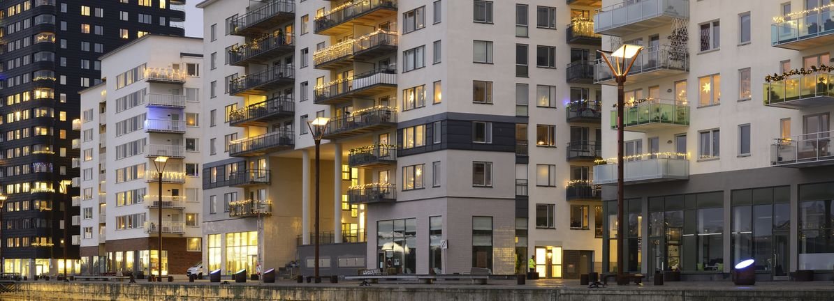 a-look-at-american-homes-4-rent-(amh)-valuation-as-new-analyst-coverage-and-vanguard-stake-draw-attention