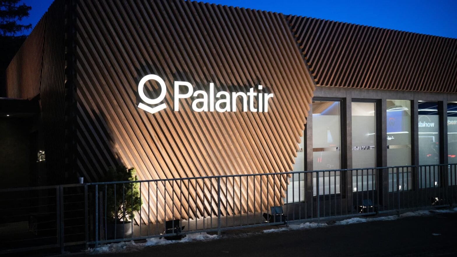 stocks-making-the-biggest-moves-after-hours:-palantir,-pinterest,-duolingo,-paramount-skydance-&-more