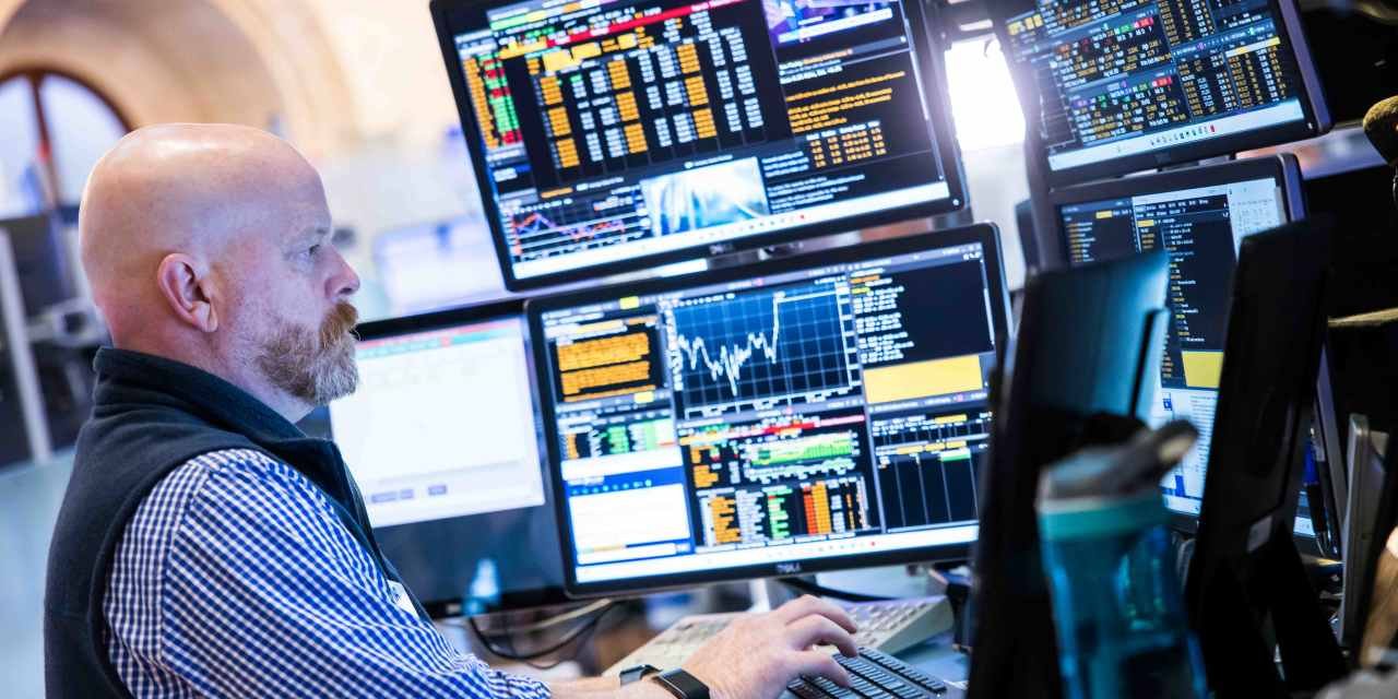 these-stocks-are-today’s-movers:-palantir,-intel,-amd,-on-semi,-pinterest,-duolingo,-and-more