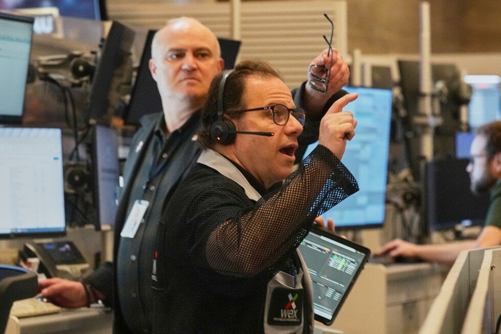 us-futures-gain-and-asian-shares-slip-as-oil-prices-fall-back