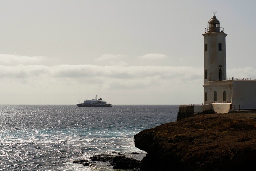 hantavirus-outbreak-on-dutch-cruise-ship-off-cape-verde-kills-3